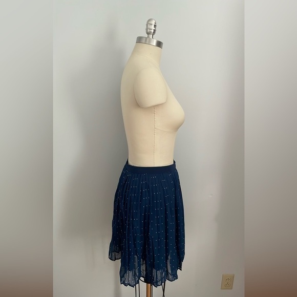 Uniqlo Pleated Navy with White Polka Dot Mini Skirt- Size M- 28-29 Waist - Picture 3 of 5